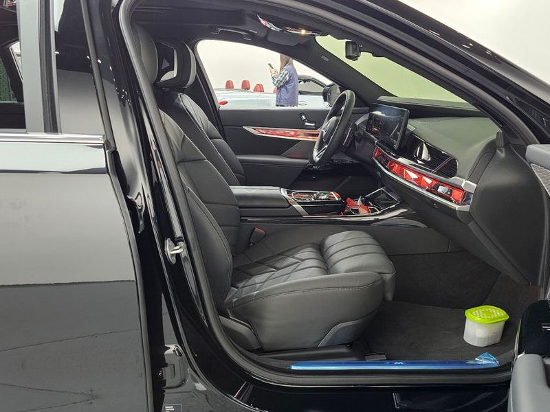 2025 BMW 7 Series 740i xDrive M Sport photo 26