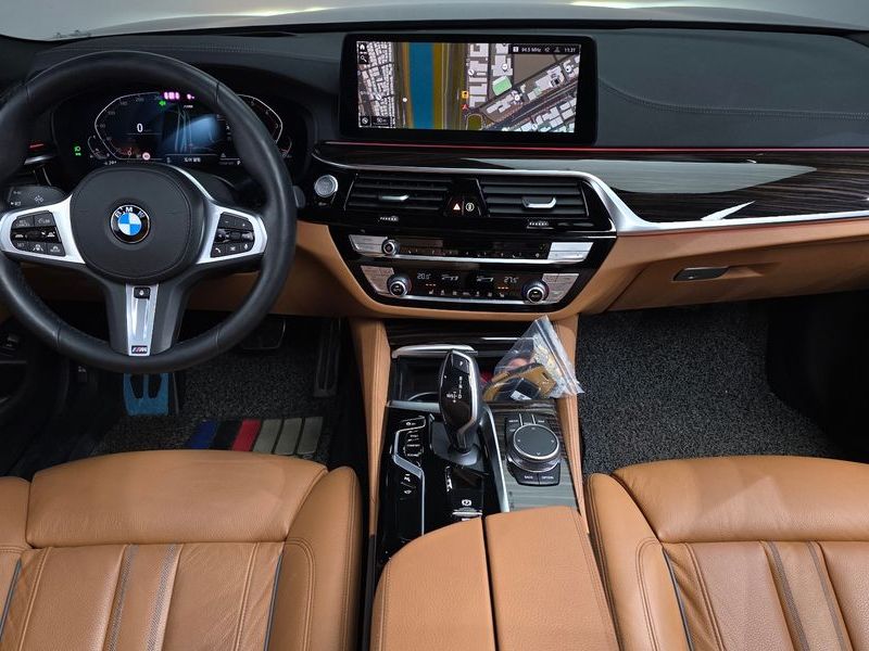 2021 BMW 5 Series 520i M Sport photo 7