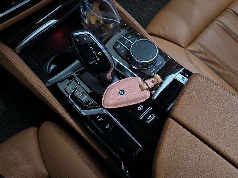 2021 BMW 5 Series 520i M Sport photo 9