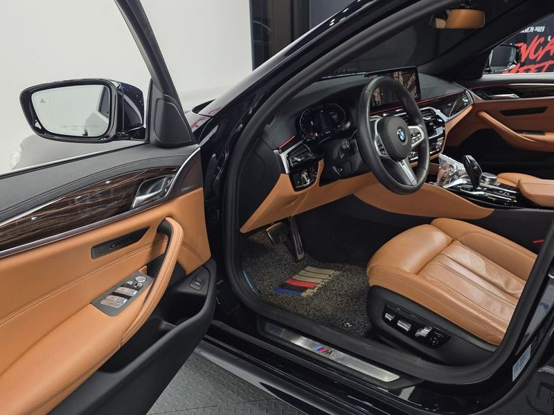 2021 BMW 5 Series 520i M Sport photo 10