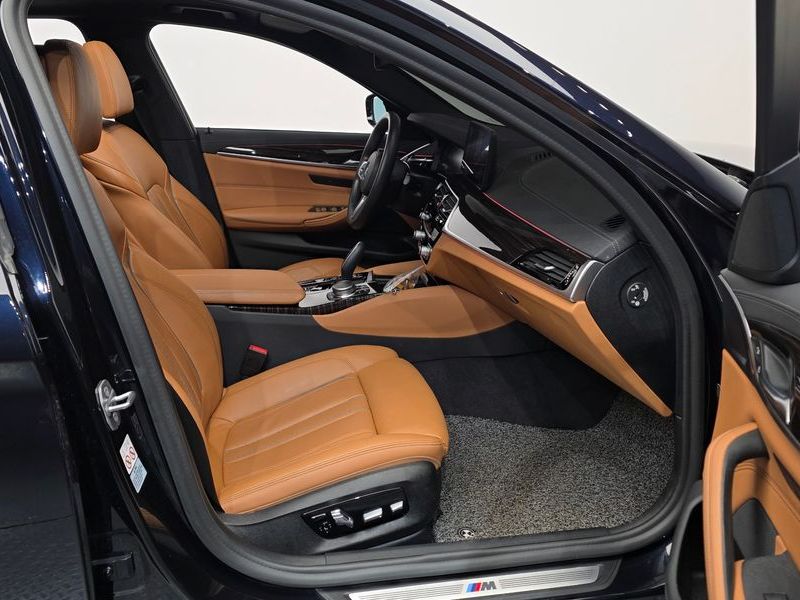 2021 BMW 5 Series 520i M Sport photo 11