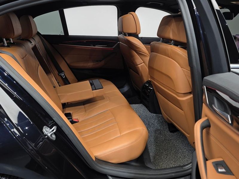 2021 BMW 5 Series 520i M Sport photo 12