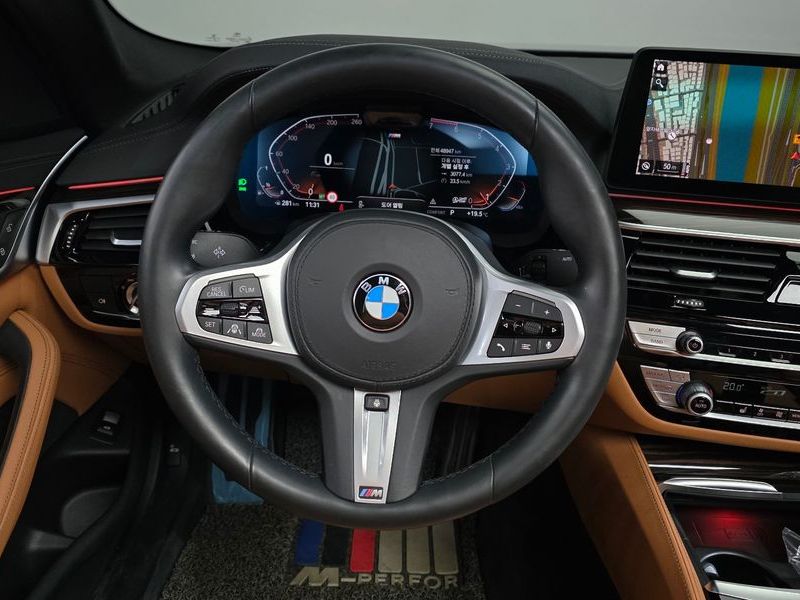 2021 BMW 5 Series 520i M Sport photo 13