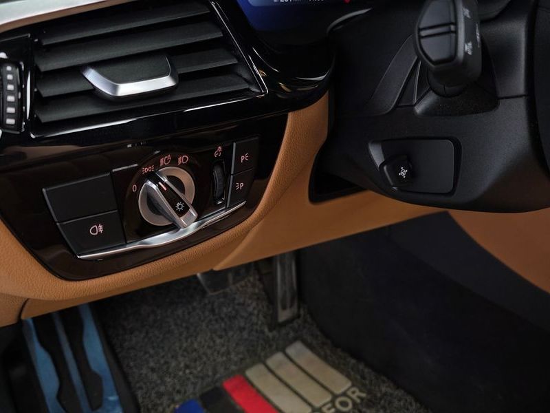 2021 BMW 5 Series 520i M Sport photo 14