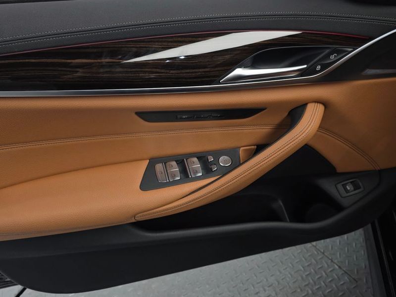 2021 BMW 5 Series 520i M Sport photo 24