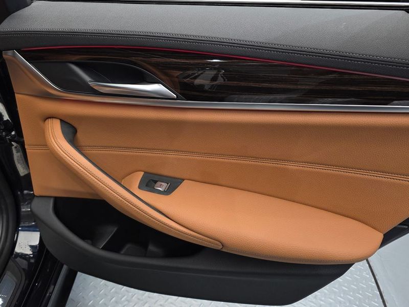 2021 BMW 5 Series 520i M Sport photo 25