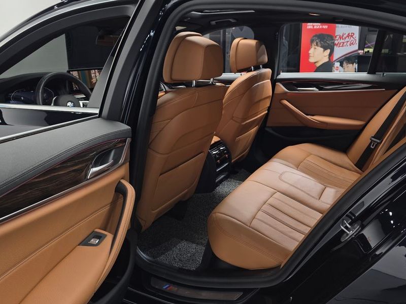 2021 BMW 5 Series 520i M Sport photo 26