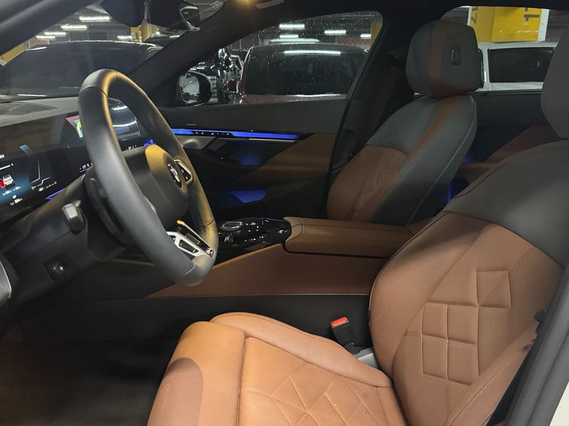 2025 BMW 5 Series 530i xDrive M Sport photo 10
