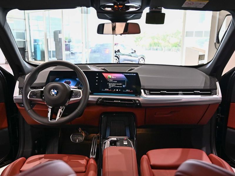 2026 BMW X1 xDrive 20i M Sport photo 7