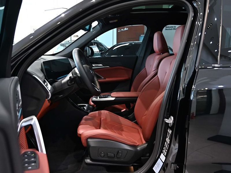 2026 BMW X1 xDrive 20i M Sport photo 10