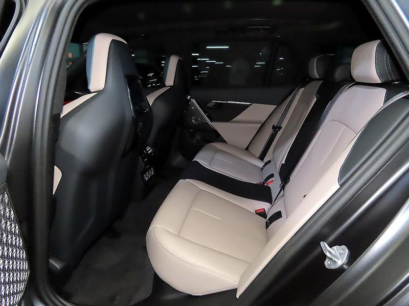 2026 BMW M5 Touring photo 7