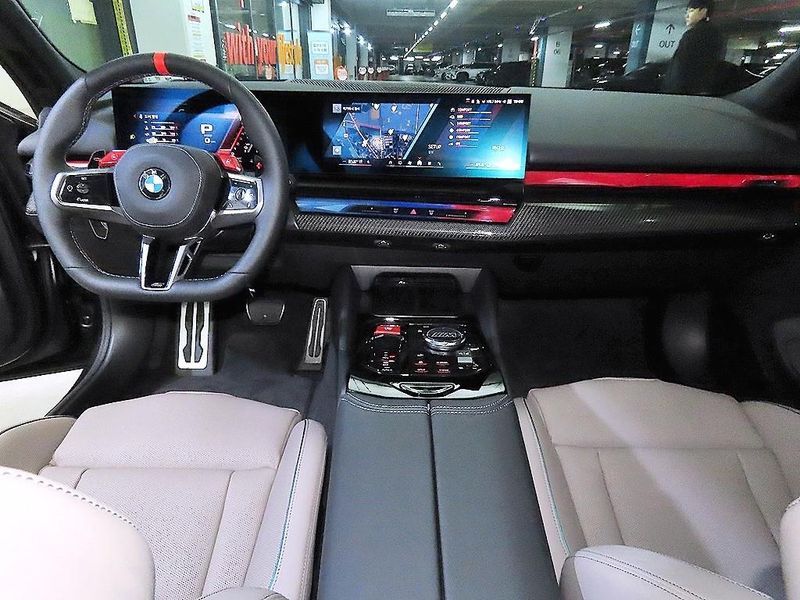 2026 BMW M5 Touring photo 10