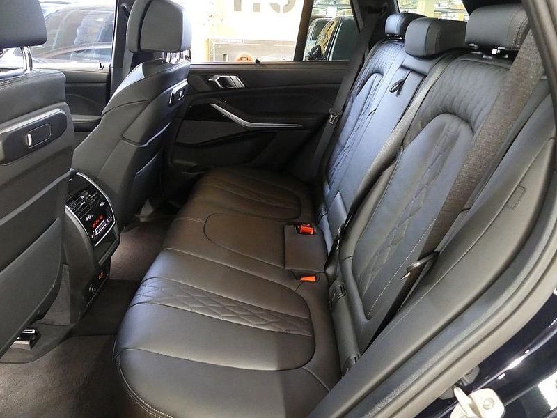 2026 BMW X5 xDrive 40i M Sport photo 17
