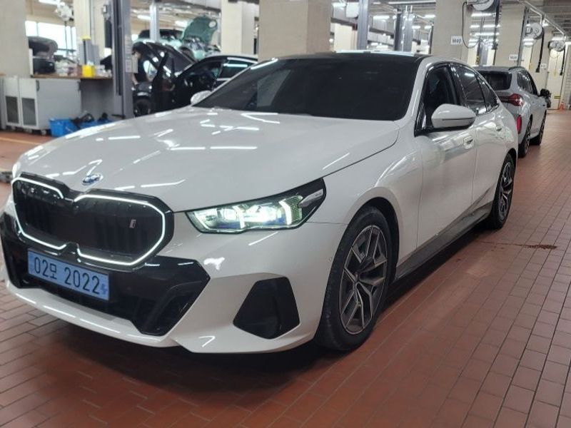 2026 BMW i5 eDrive 40 M Sport photo 1