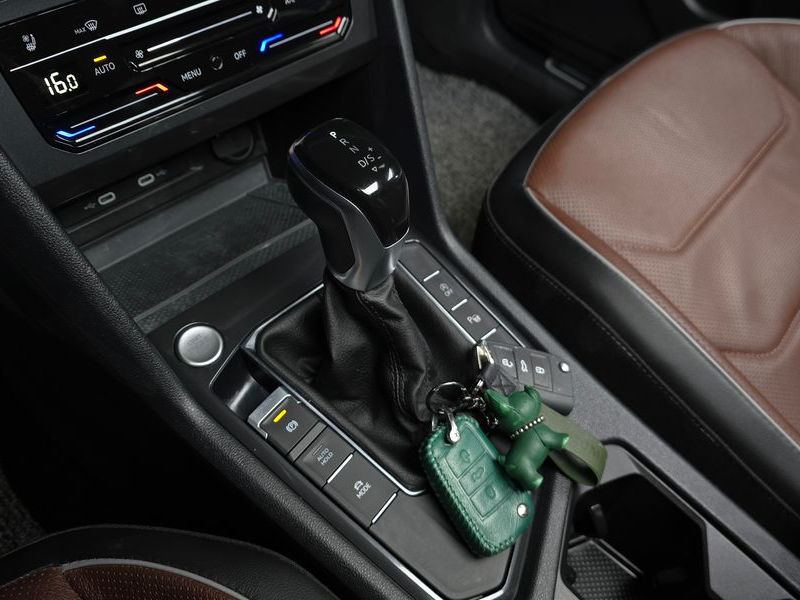 2023 Volkswagen Tiguan 2.0 TSI Prestige photo 9