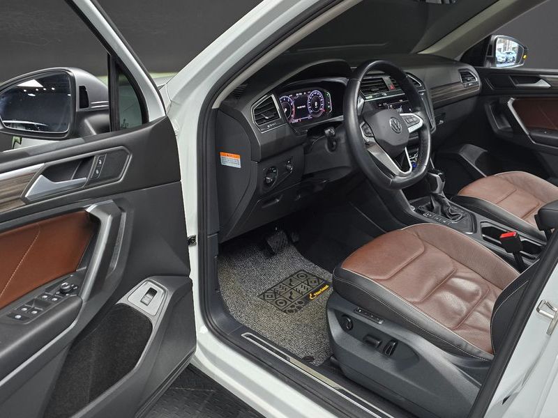 2023 Volkswagen Tiguan 2.0 TSI Prestige photo 11