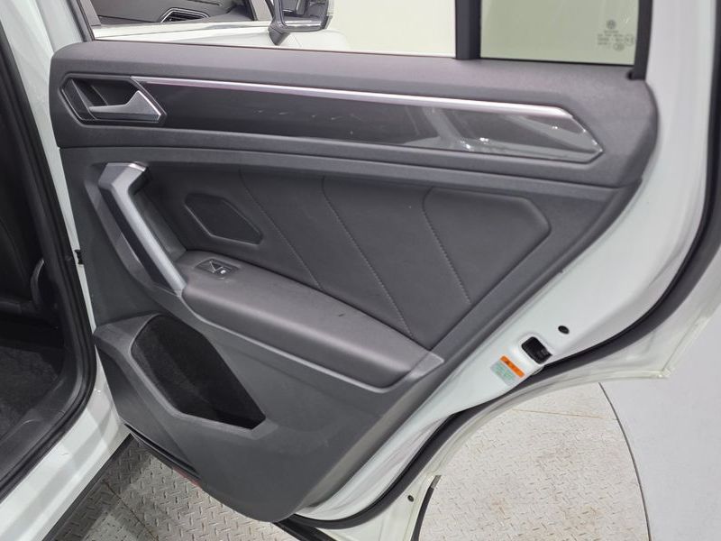 2022 Volkswagen Tiguan 2.0 TDI Prestige photo 25