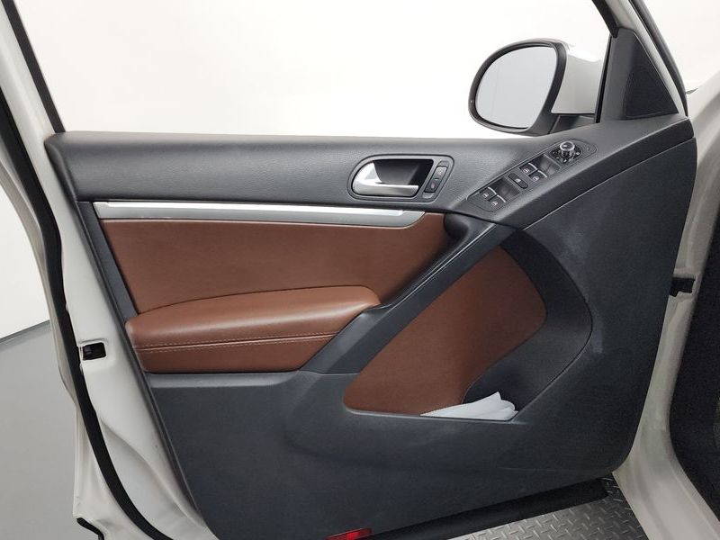 2012 Volkswagen Tiguan 2.0 TDI Premium 5N photo 24