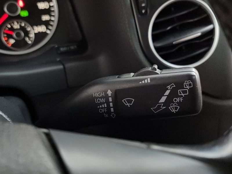 2012 Volkswagen Tiguan 2.0 TDI Premium 5N photo 30