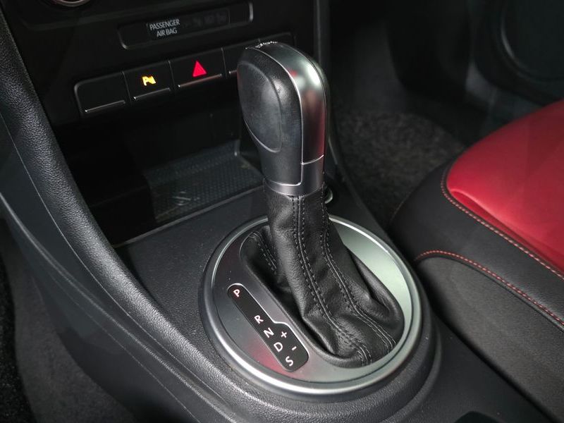 2014 Volkswagen Beetle 2.0 TDI Premium 3rd photo 9