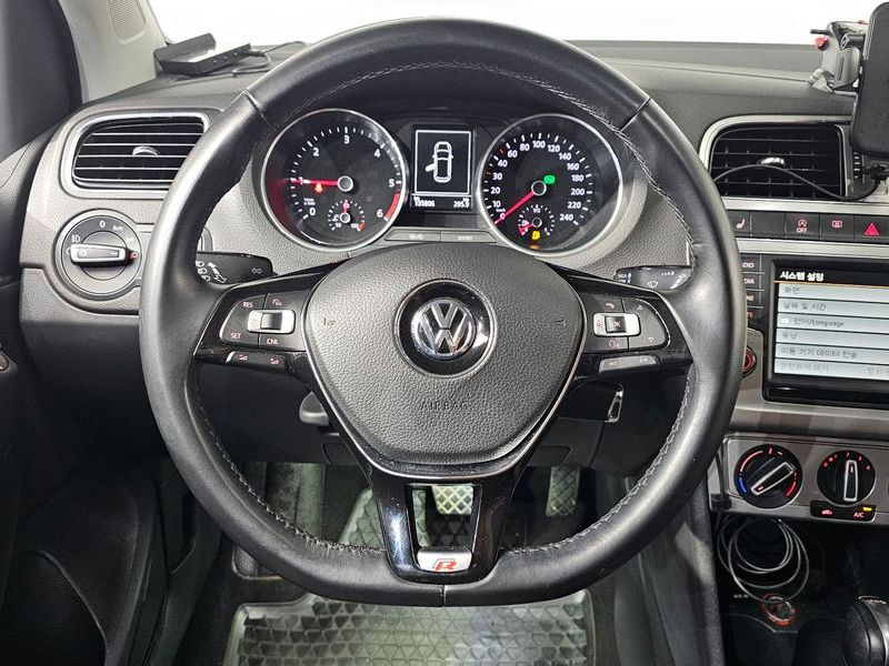 2015 Volkswagen Polo 1.4 TDI R-Line 5th photo 12