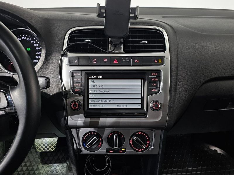 2015 Volkswagen Polo 1.4 TDI R-Line 5th photo 13