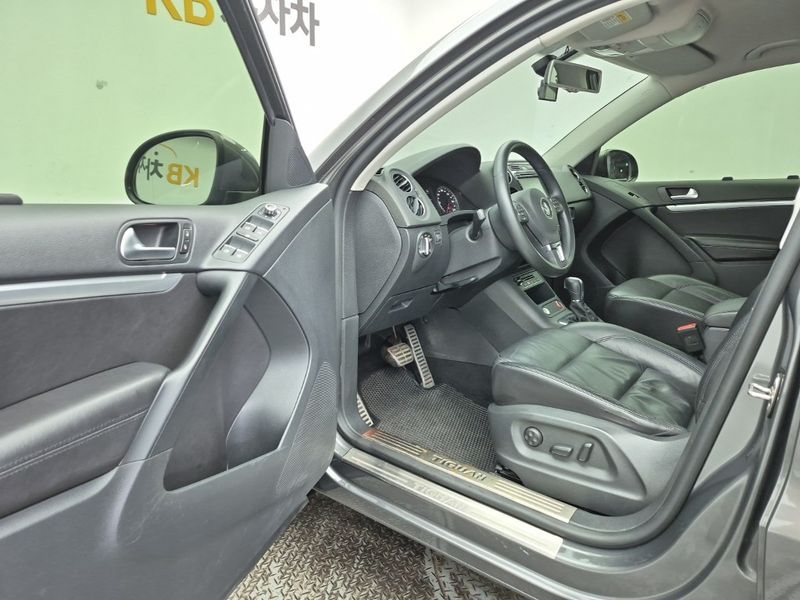 2014 Volkswagen Tiguan 2.0 TDI Comfort 5N photo 15