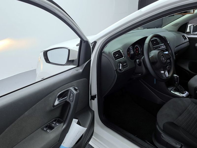 2014 Volkswagen Polo 1.6 TDI R-Line 5th photo 11