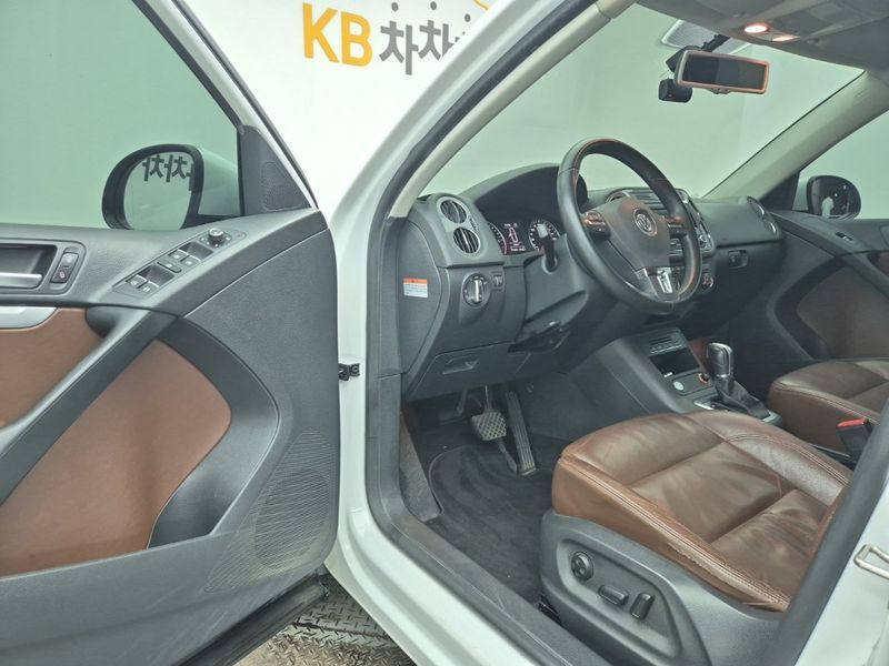 2016 Volkswagen Tiguan 2.0 TDI Comfort 5N photo 16
