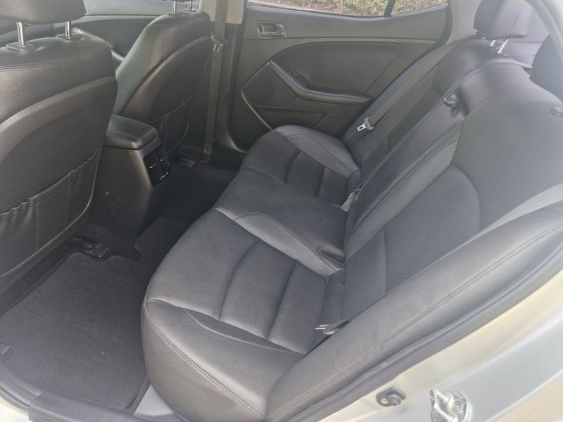 2015 Kia K5 Luxury Standard photo 7