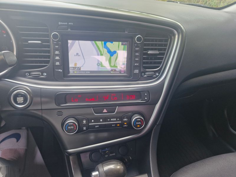 2015 Kia K5 Luxury Standard photo 10