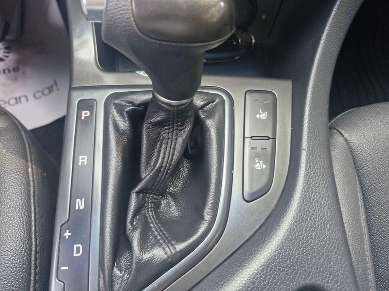 2015 Kia K5 Luxury Standard photo 11