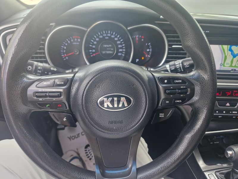 2015 Kia K5 Luxury Standard photo 13