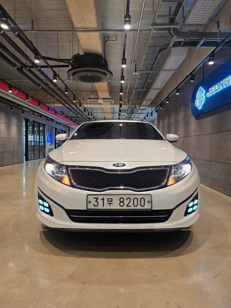 2015 Kia K5 Luxury Trendy photo 1