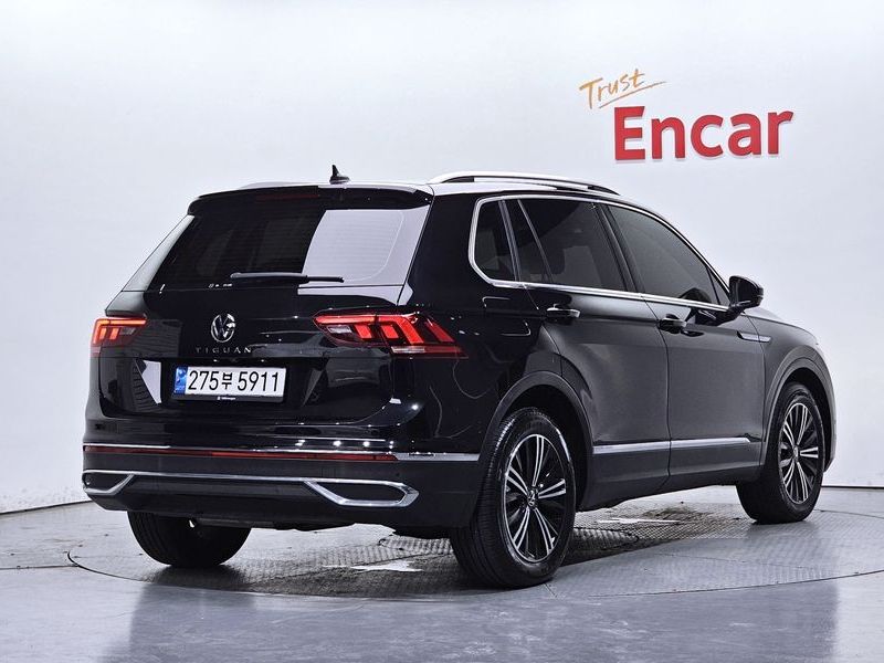 2021 Volkswagen Tiguan 2.0 TDI Premium photo 2