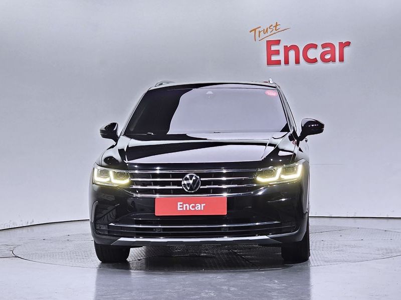 2021 Volkswagen Tiguan 2.0 TDI Premium photo 3