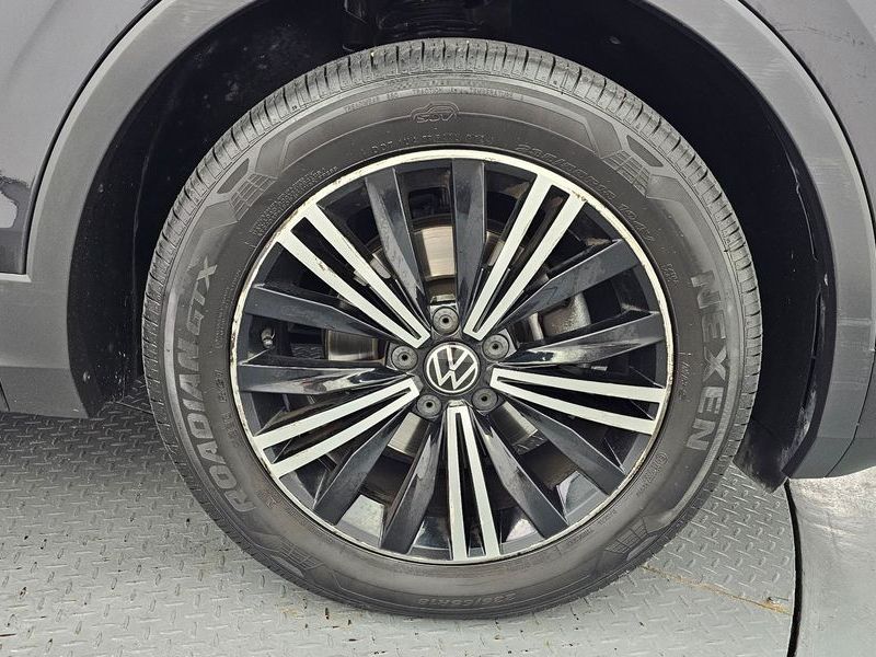 2021 Volkswagen Tiguan 2.0 TDI Premium photo 5