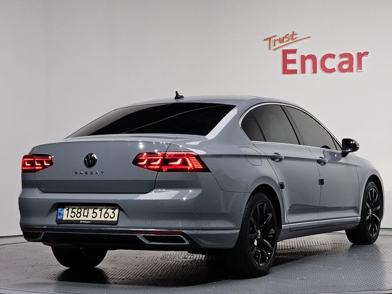 2022 Volkswagen Passat 2.0 TDI Prestige photo 2