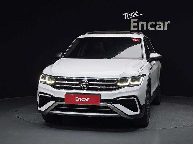 2023 Volkswagen Tiguan 2.0 TSI Prestige photo 3