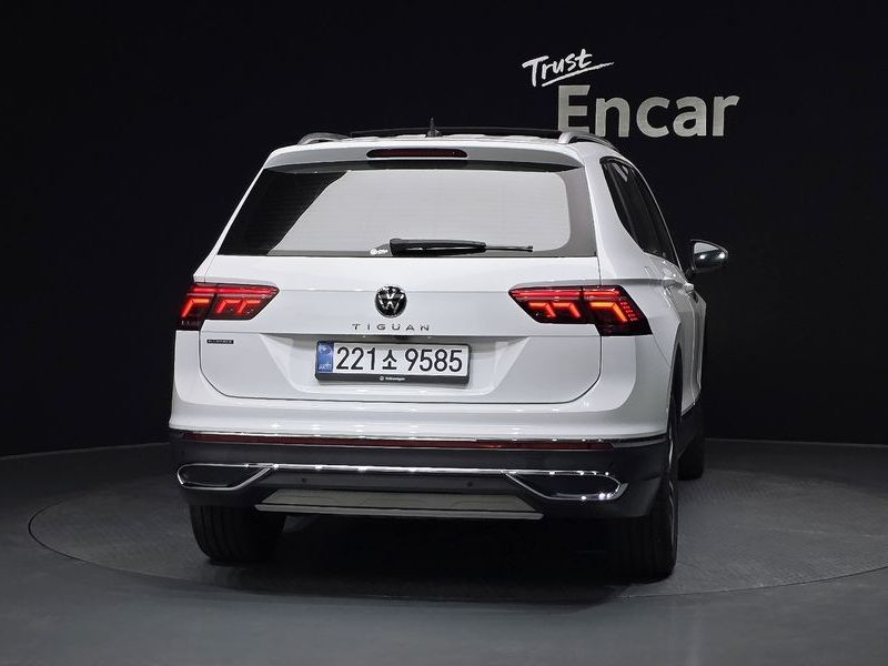 2023 Volkswagen Tiguan 2.0 TSI Prestige photo 4