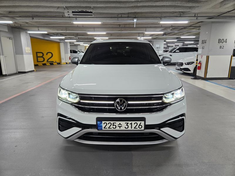 2022 Volkswagen Tiguan 2.0 TSI Prestige photo 3