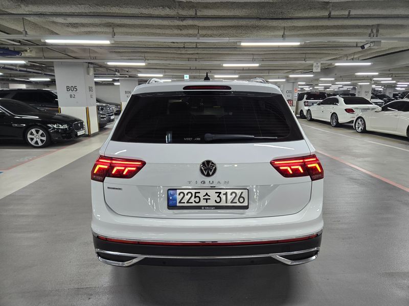 2022 Volkswagen Tiguan 2.0 TSI Prestige photo 4