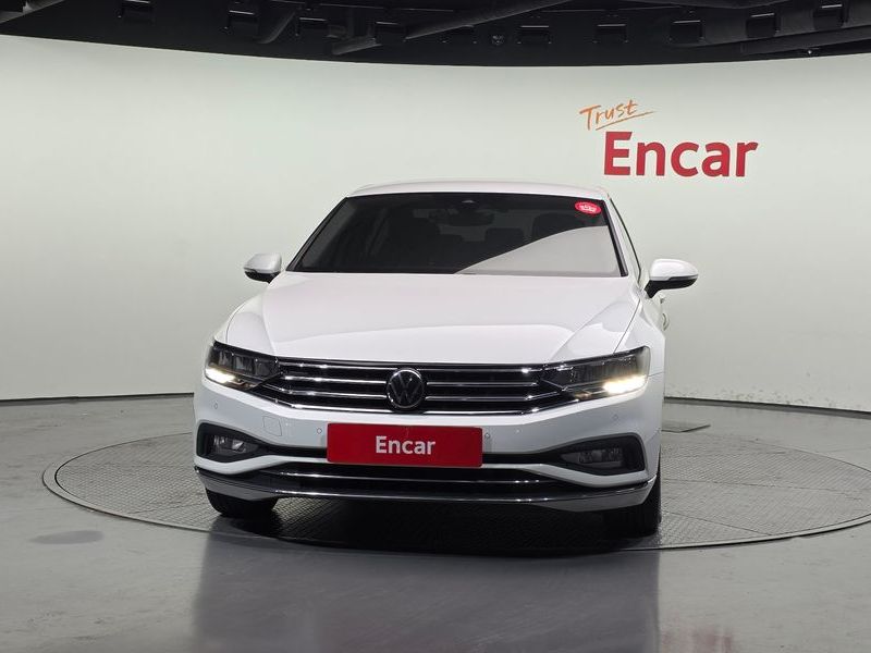 2022 Volkswagen Passat 2.0 TDI Premium photo 3