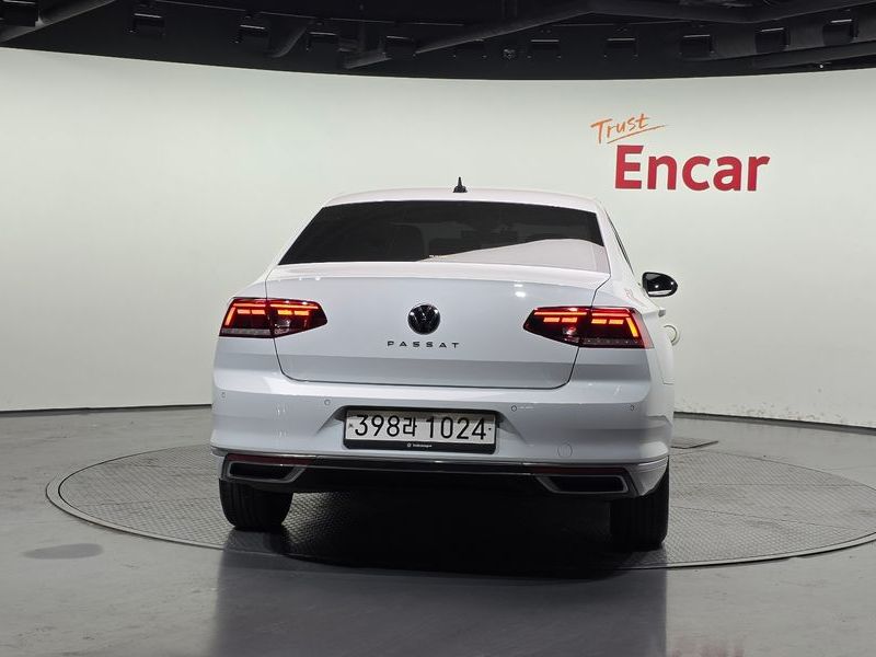 2022 Volkswagen Passat 2.0 TDI Premium photo 4