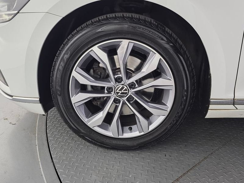 2022 Volkswagen Passat 2.0 TDI Premium photo 5