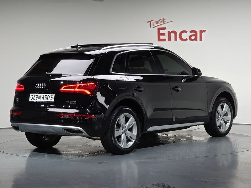 2020 Audi Q5 45 TFSI Quattro Premium photo 2