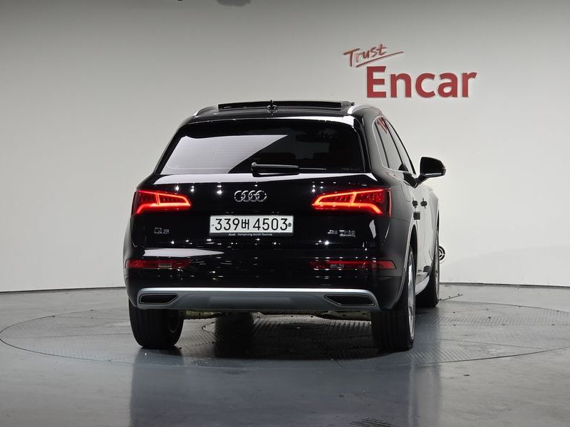 2020 Audi Q5 45 TFSI Quattro Premium photo 4