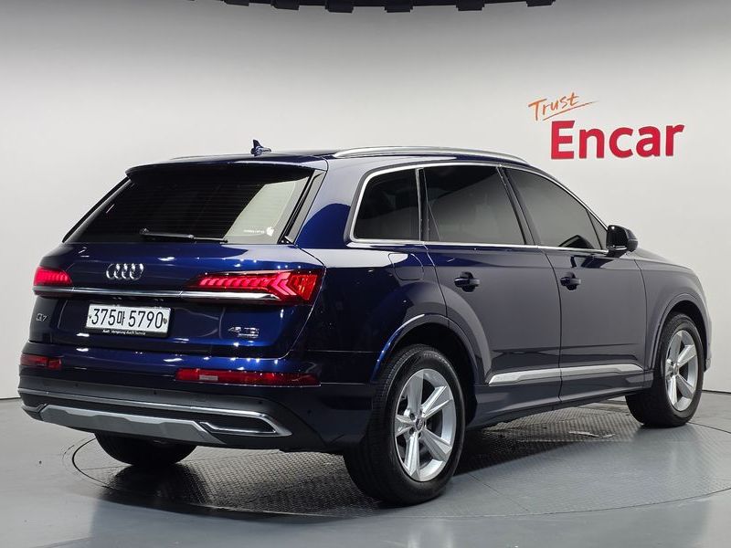 2020 Audi Q7 45 TDI Quattro photo 2