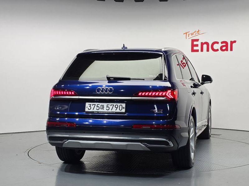 2020 Audi Q7 45 TDI Quattro photo 4
