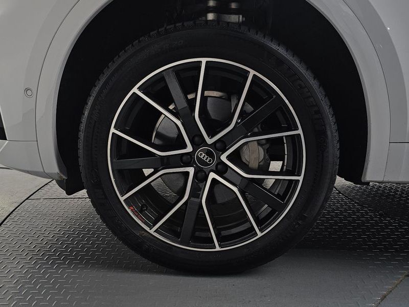 2024 Audi Q5 45 TFSI Quattro Premium photo 5